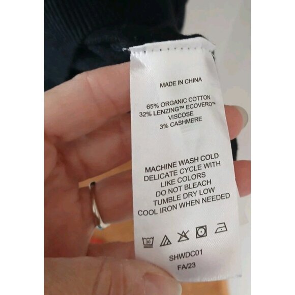 Quince Lightweight Cotton Cashmere V-Neck Sweater - Picture 6 of 9